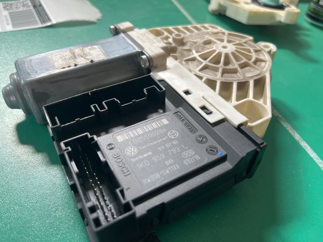 bontott VW PASSAT B6 Bal első Ablakemelő Motor