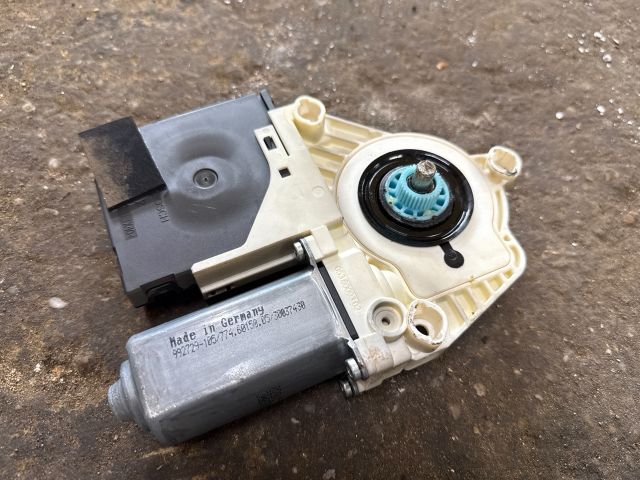 bontott VW PASSAT B6 Bal első Ablakemelő Motor