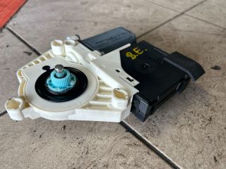 bontott VW PASSAT B6 Bal első Ablakemelő Motor