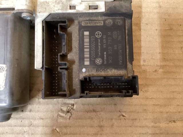 bontott VW PASSAT B6 Bal első Ablakemelő Motor