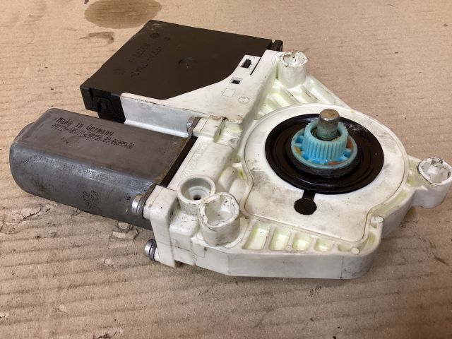 bontott VW PASSAT B6 Bal első Ablakemelő Motor