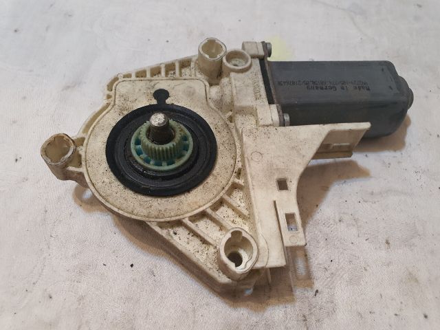 bontott VW PASSAT B6 Bal első Ablakemelő Motor