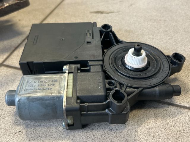 bontott VW PASSAT B6 Bal első Ablakemelő Motor