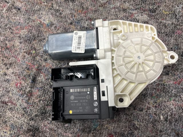 bontott VW PASSAT B6 Bal első Ablakemelő Motor