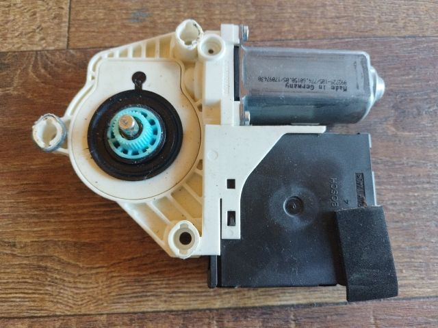 bontott VW PASSAT B6 Bal első Ablakemelő Motor