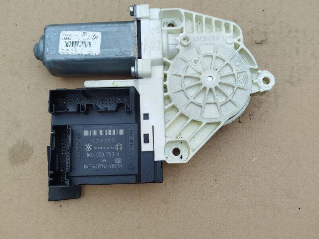 bontott VW PASSAT B6 Bal első Ablakemelő Motor