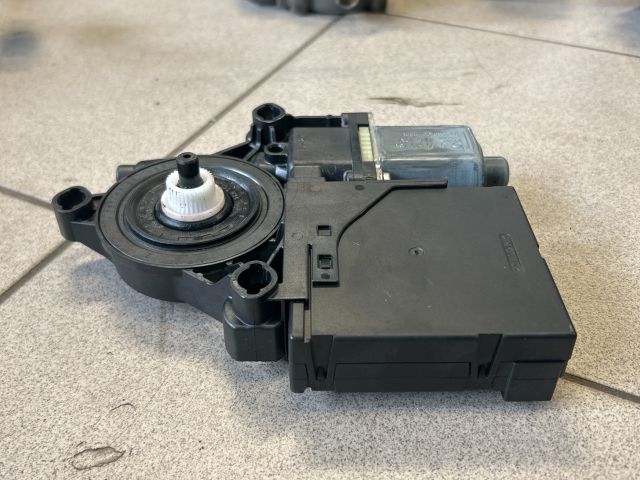 bontott VW PASSAT B6 Bal első Ablakemelő Motor