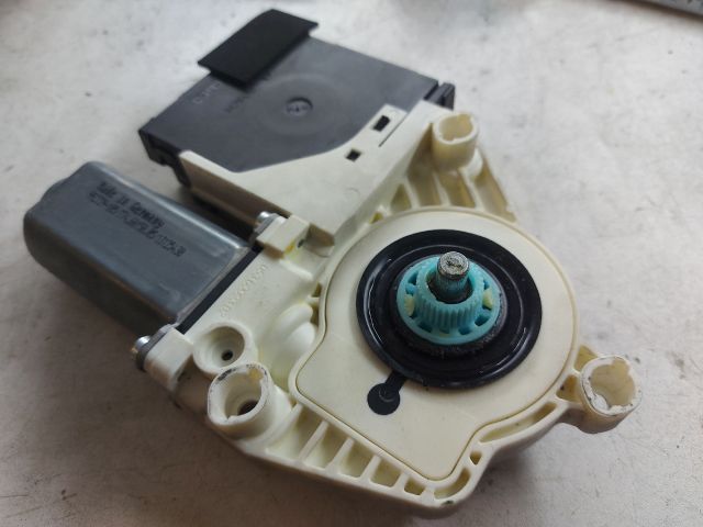bontott VW PASSAT B6 Bal első Ablakemelő Motor