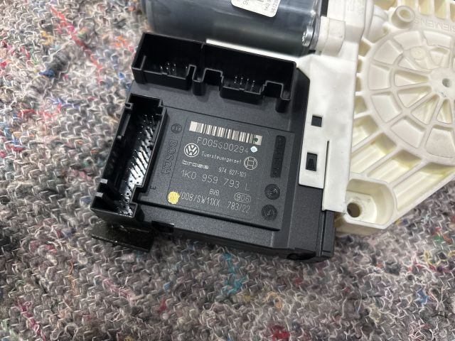 bontott VW PASSAT B6 Bal első Ablakemelő Motor