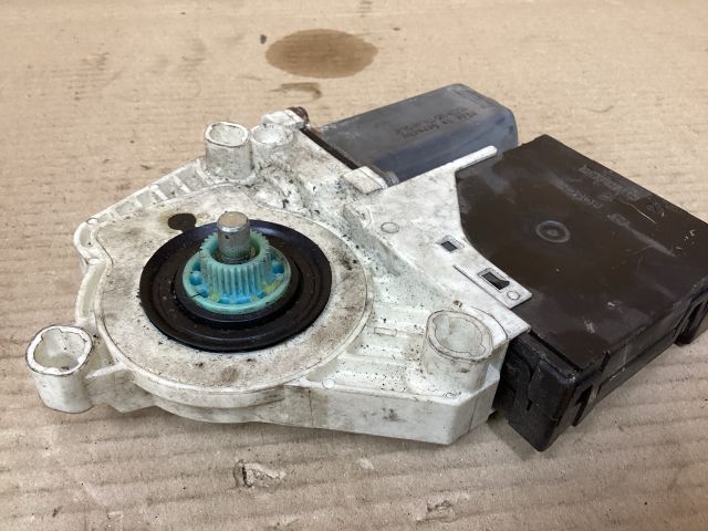 bontott VW PASSAT B6 Bal első Ablakemelő Motor