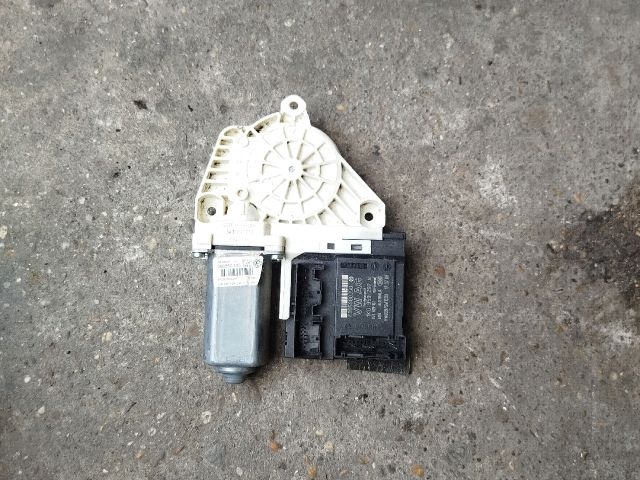 bontott VW PASSAT B6 Bal első Ablakemelő Motor