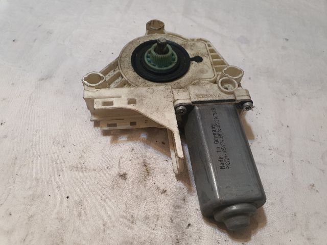 bontott VW PASSAT B6 Bal első Ablakemelő Motor