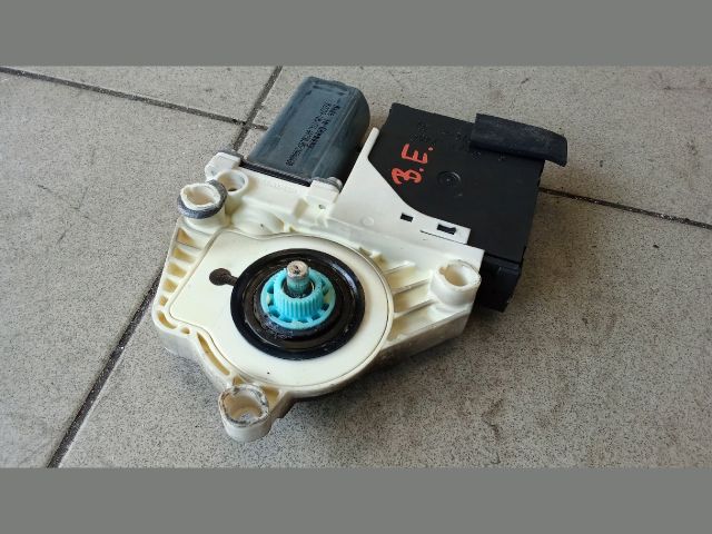 bontott VW PASSAT B6 Bal első Ablakemelő Motor