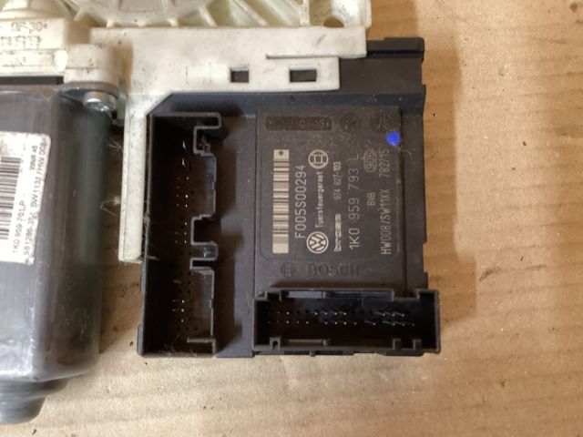 bontott VW PASSAT B6 Bal első Ablakemelő Motor