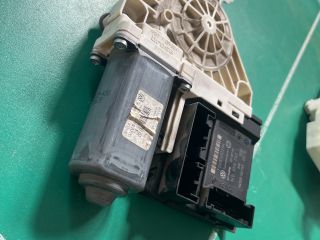 bontott VW PASSAT B6 Bal első Ablakemelő Motor