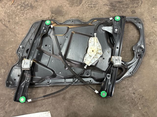 bontott VW PASSAT B6 Bal első Ablakemelő Szerkezet (Elektromos)