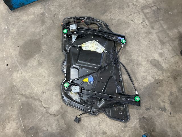 bontott VW PASSAT B6 Bal első Ablakemelő Szerkezet (Elektromos)