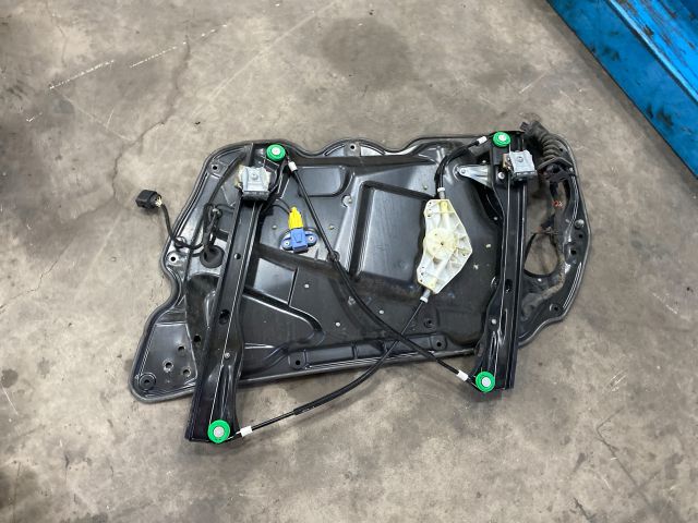 bontott VW PASSAT B6 Bal első Ablakemelő Szerkezet (Elektromos)