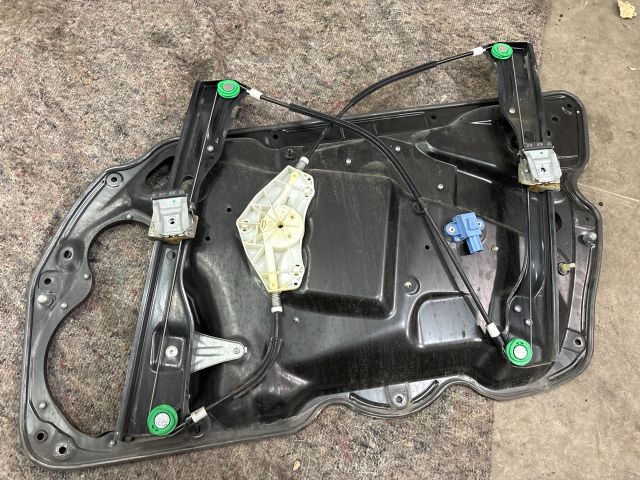 bontott VW PASSAT B6 Bal első Ablakemelő Szerkezet (Elektromos)