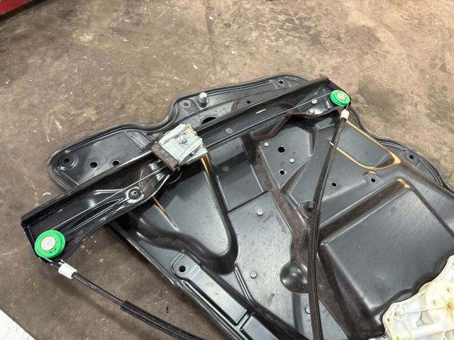 bontott VW PASSAT B6 Bal első Ablakemelő Szerkezet (Elektromos)