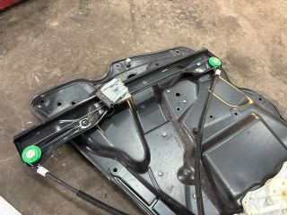 bontott VW PASSAT B6 Bal első Ablakemelő Szerkezet (Elektromos)