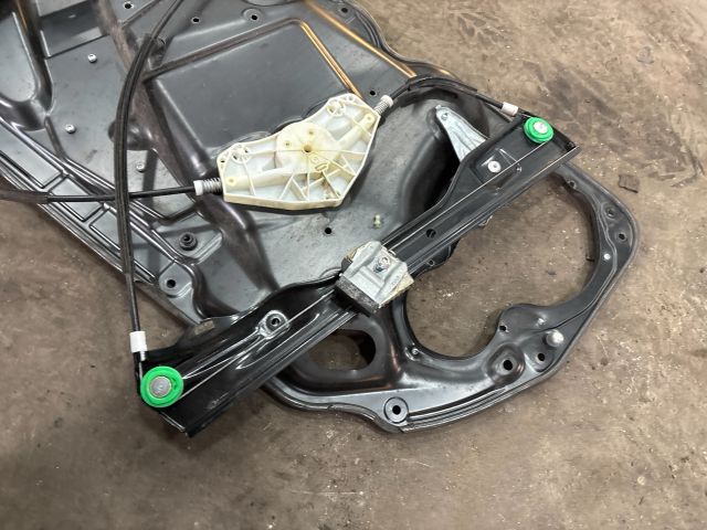 bontott VW PASSAT B6 Bal első Ablakemelő Szerkezet (Elektromos)