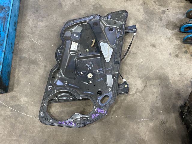 bontott VW PASSAT B6 Bal első Ablakemelő Szerkezet (Elektromos)