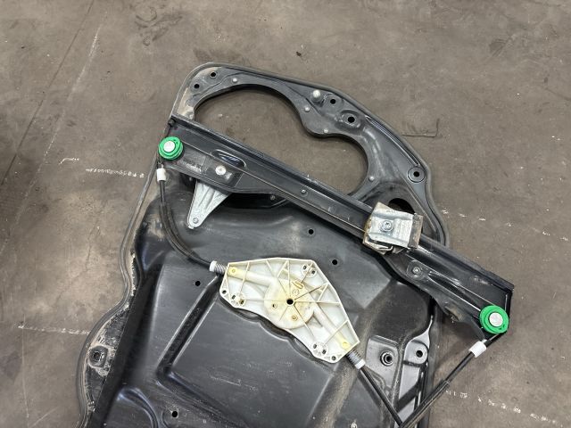 bontott VW PASSAT B6 Bal első Ablakemelő Szerkezet (Elektromos)