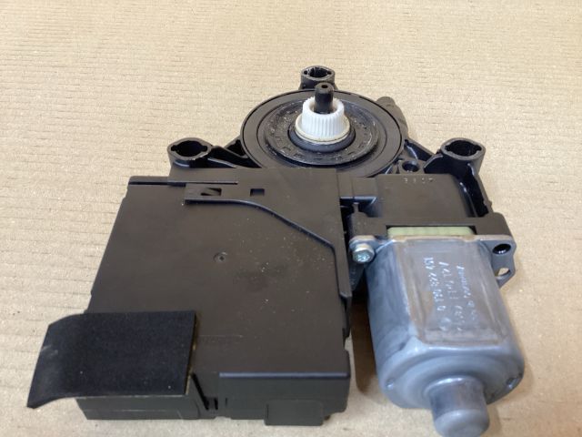 bontott VW PASSAT B6 Bal első Ablakemelő Szerkezet (Elektromos)