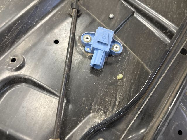 bontott VW PASSAT B6 Bal első Ablakemelő Szerkezet (Elektromos)