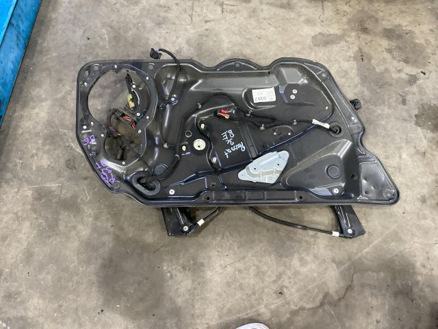 bontott VW PASSAT B6 Bal első Ablakemelő Szerkezet (Elektromos)