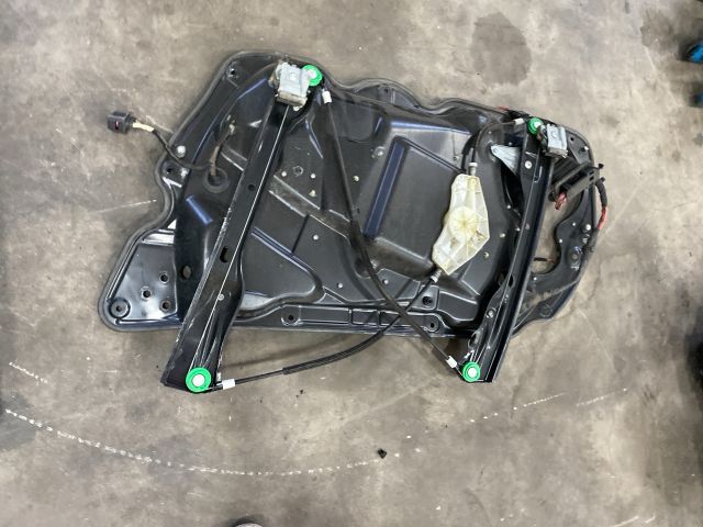 bontott VW PASSAT B6 Bal első Ablakemelő Szerkezet (Elektromos)