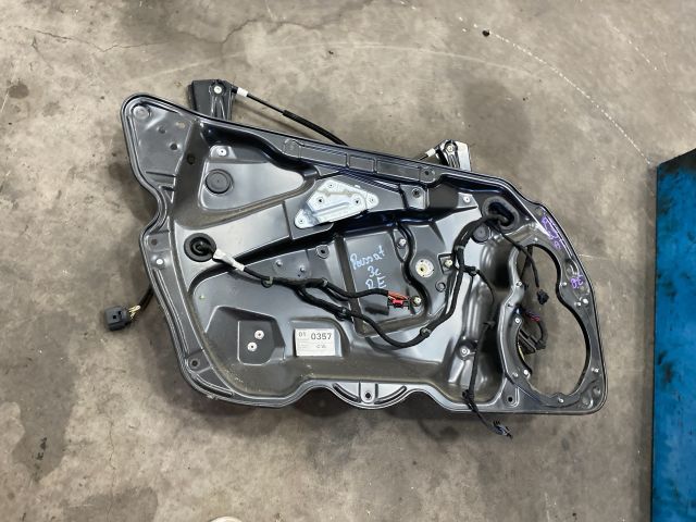 bontott VW PASSAT B6 Bal első Ablakemelő Szerkezet (Elektromos)