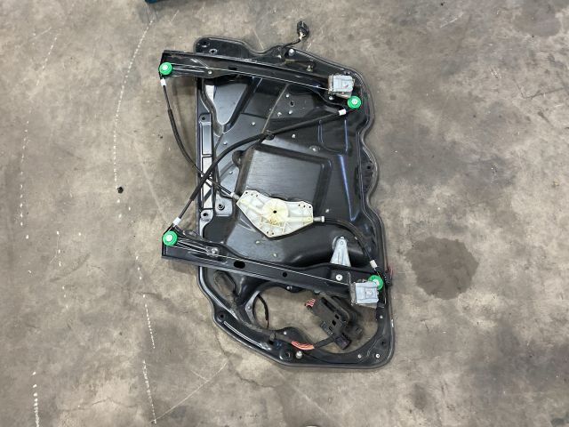 bontott VW PASSAT B6 Bal első Ablakemelő Szerkezet (Elektromos)