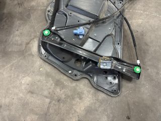 bontott VW PASSAT B6 Bal első Ablakemelő Szerkezet (Elektromos)