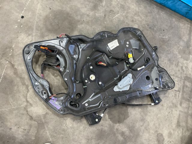 bontott VW PASSAT B6 Bal első Ablakemelő Szerkezet (Elektromos)