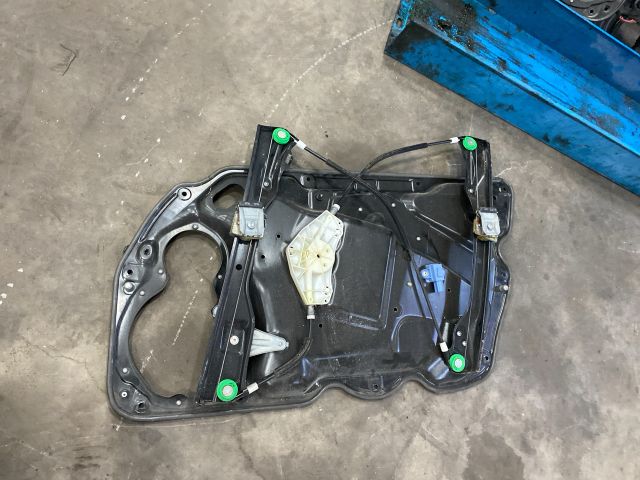 bontott VW PASSAT B6 Bal első Ablakemelő Szerkezet (Elektromos)