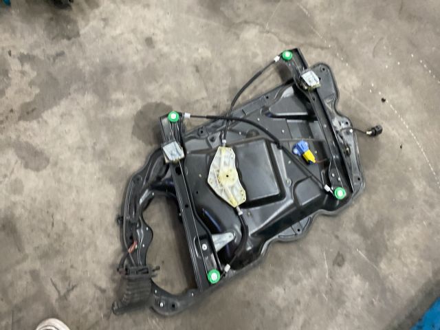 bontott VW PASSAT B6 Bal első Ablakemelő Szerkezet (Mechanikus)
