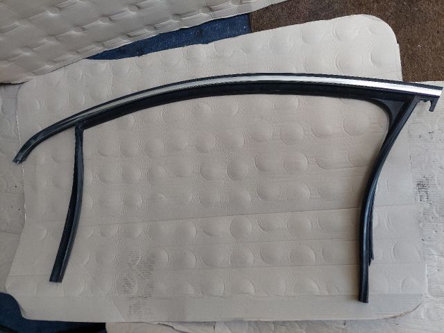 bontott VW PASSAT B6 Bal első Ajtó Díszléc