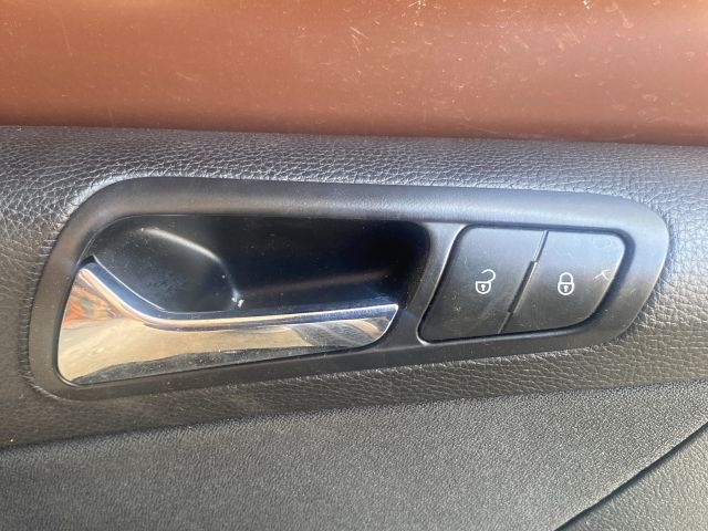 bontott VW PASSAT B6 Bal első Ajtó Kárpit