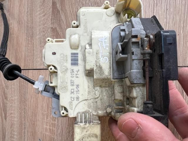 bontott VW PASSAT B6 Bal első Ajtózár