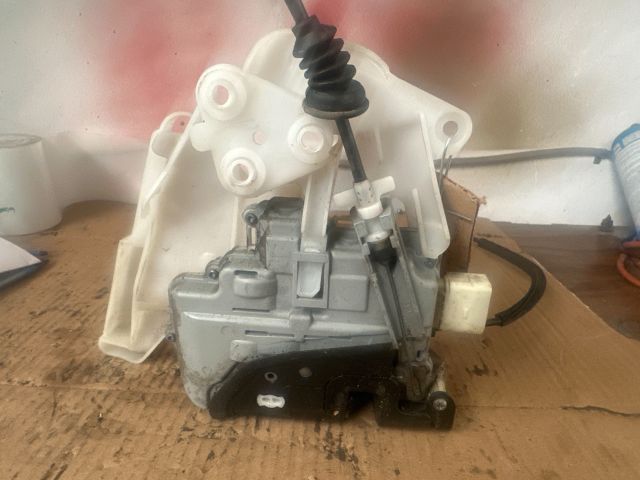 bontott VW PASSAT B6 Bal első Ajtózár