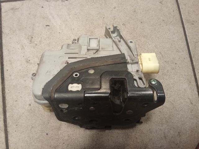 bontott VW PASSAT B6 Bal első Ajtózár