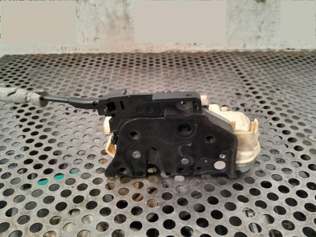 bontott VW PASSAT B6 Bal első Ajtózár