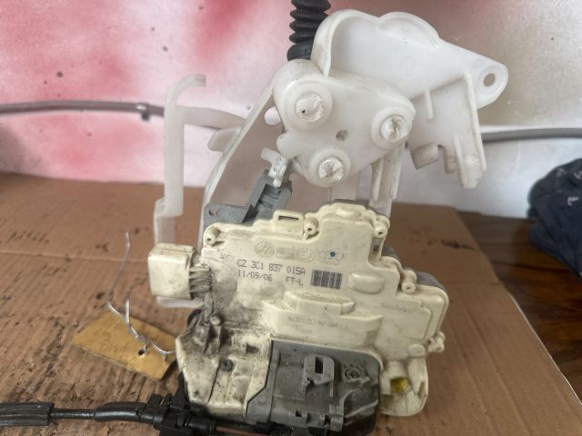 bontott VW PASSAT B6 Bal első Ajtózár