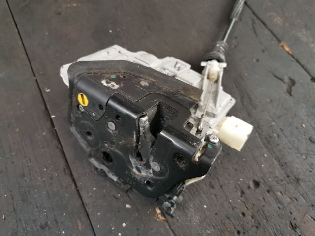 bontott VW PASSAT B6 Bal első Ajtózár