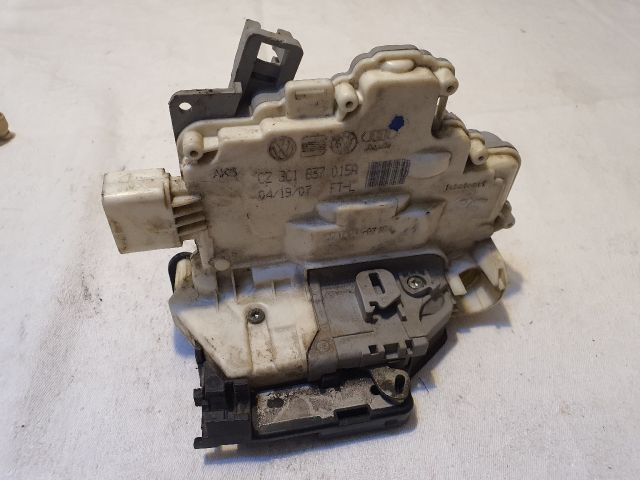 bontott VW PASSAT B6 Bal első Ajtózár