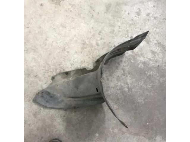 bontott VW PASSAT B6 Bal első Dobbetét (Kerékjárati, Műanyag)