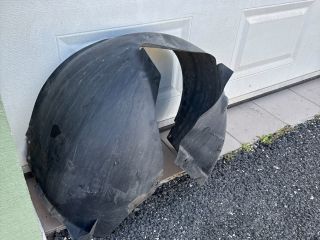 bontott VW PASSAT B6 Bal első Dobbetét (Kerékjárati, Műanyag)