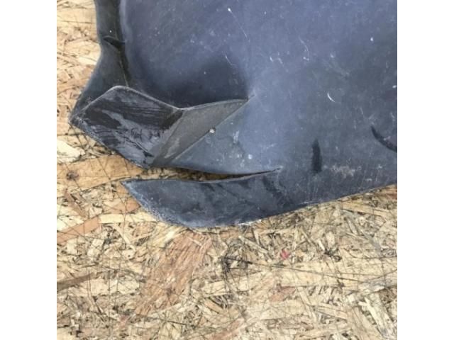 bontott VW PASSAT B6 Bal első Dobbetét (Kerékjárati, Műanyag)